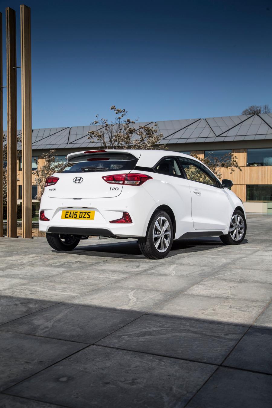  Hyundai i20 Coupe 2015 года  (UK) (фото 4 из 30)